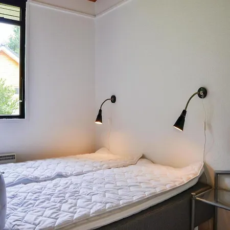 Three-bedroom Holiday In Hyllinge